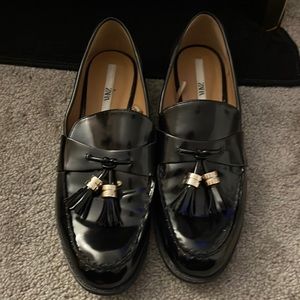 Zara penny loafers size 40 I typically wear a 9 1/2 it’s great